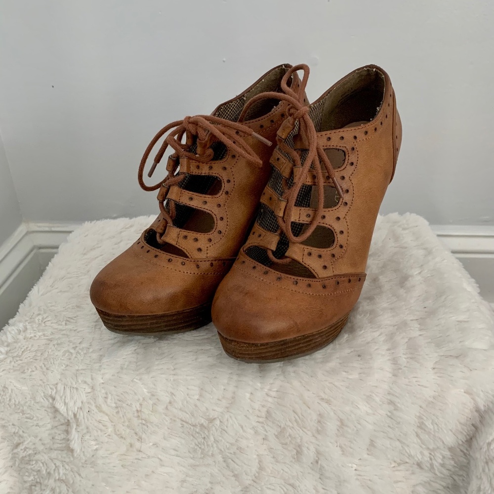 Lace up brown wedges